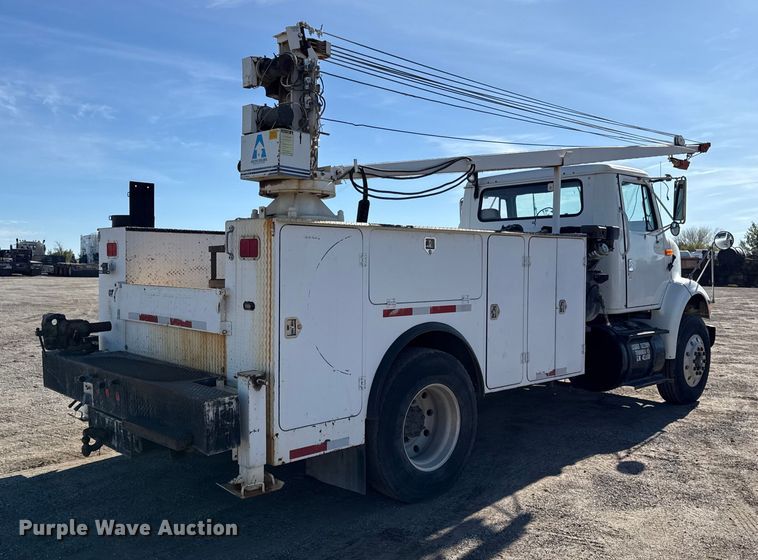 image for item DY8376 1995 International 8100 utility / service truck