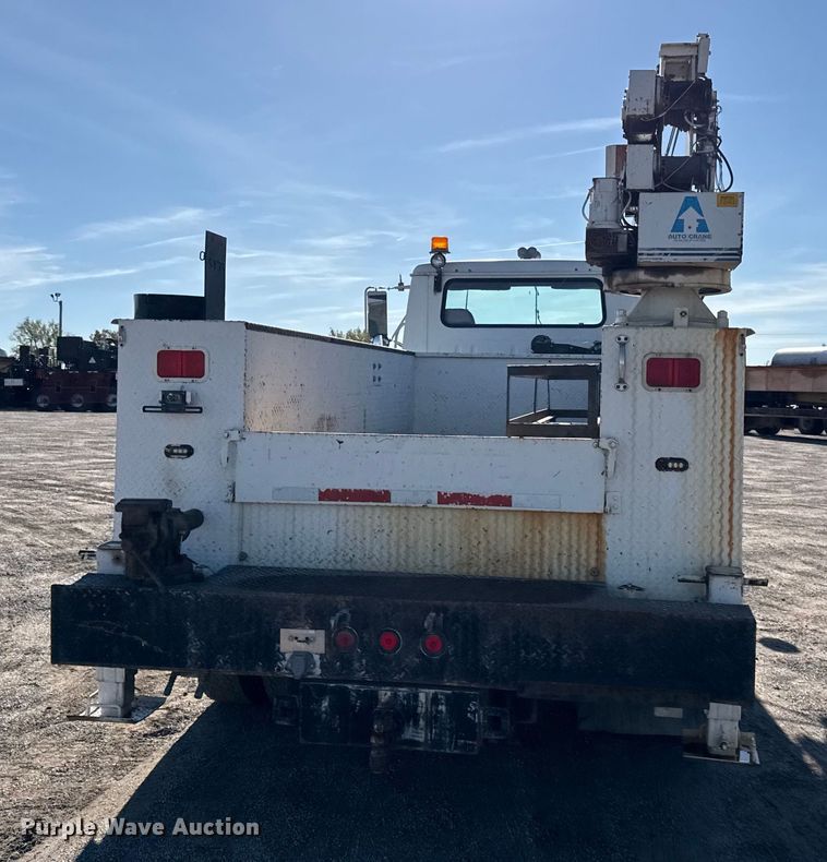 image for item DY8376 1995 International 8100 utility / service truck