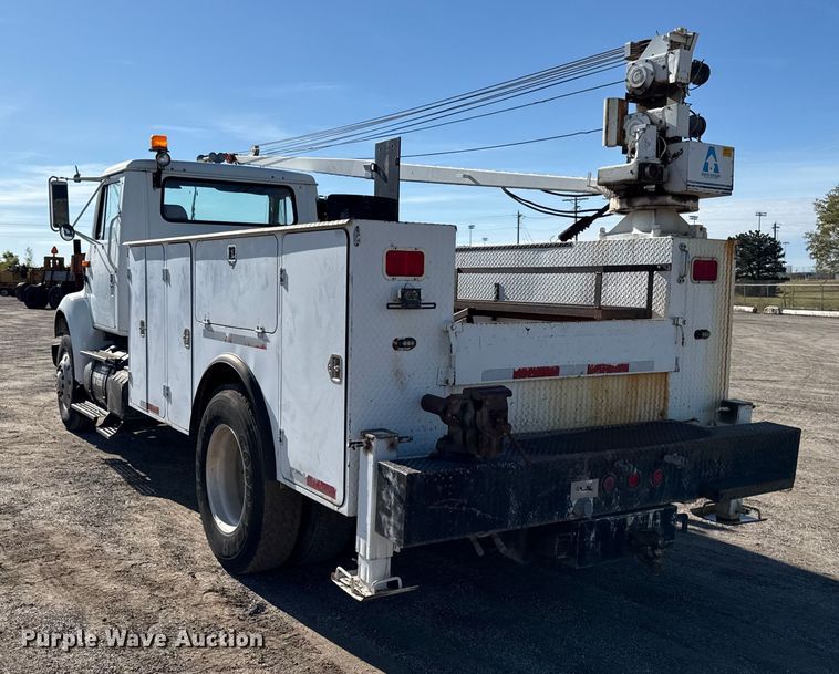 image for item DY8376 1995 International 8100 utility / service truck