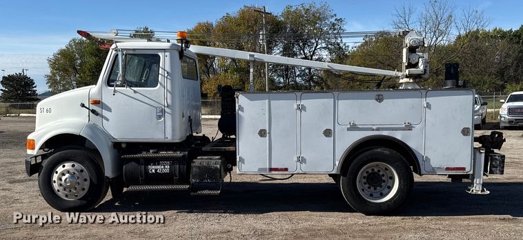 image for item DY8376 1995 International 8100 utility / service truck