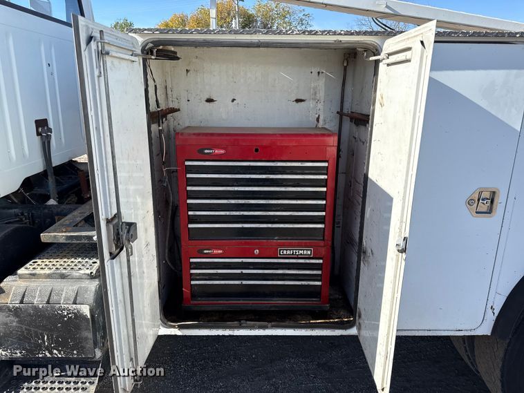 image for item DY8376 1995 International 8100 utility / service truck