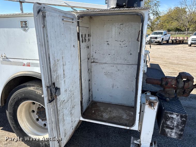 image for item DY8376 1995 International 8100 utility / service truck