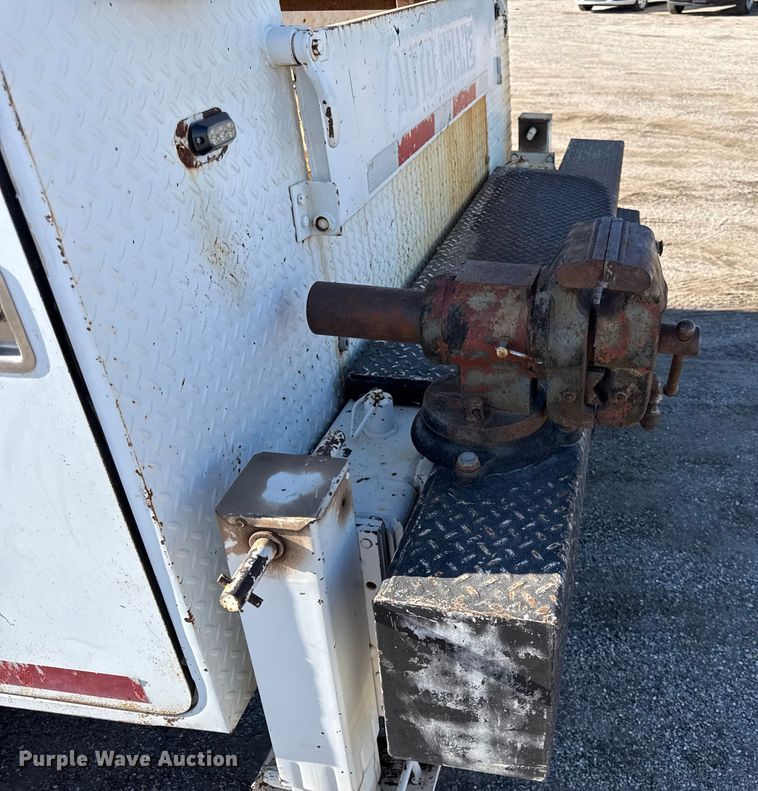 image for item DY8376 1995 International 8100 utility / service truck