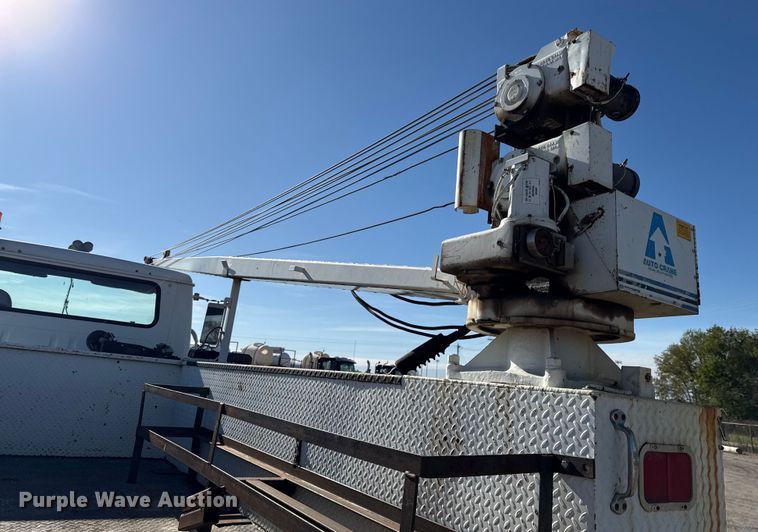 image for item DY8376 1995 International 8100 utility / service truck