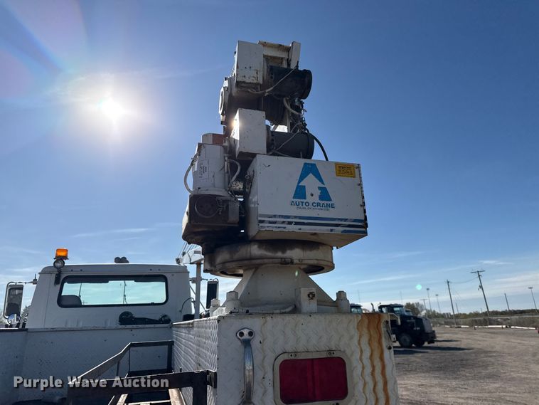 image for item DY8376 1995 International 8100 utility / service truck