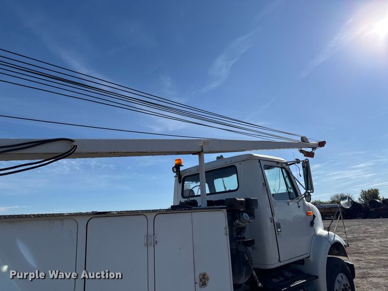 image for item DY8376 1995 International 8100 utility / service truck