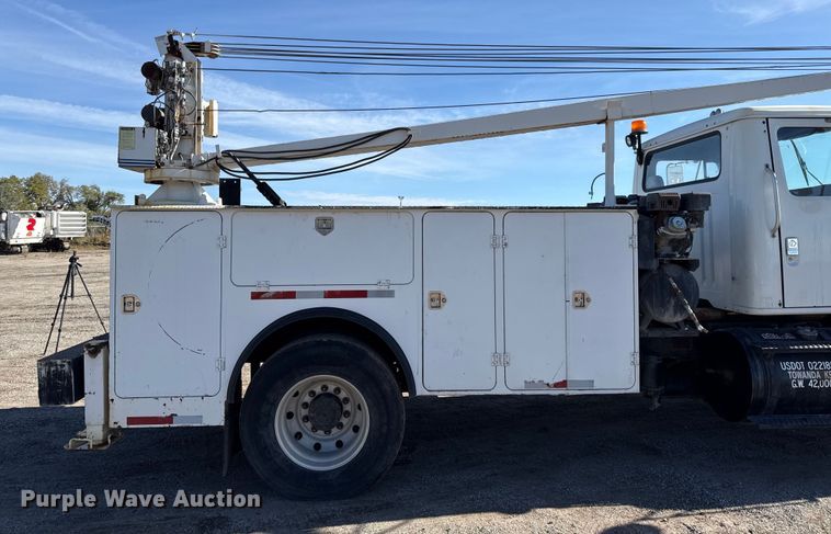 image for item DY8376 1995 International 8100 utility / service truck