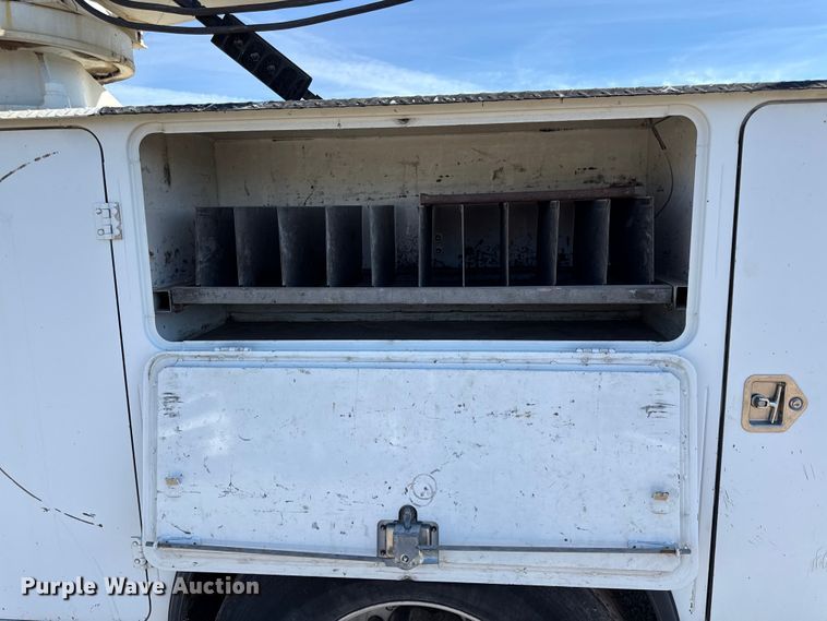 image for item DY8376 1995 International 8100 utility / service truck