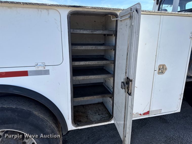 image for item DY8376 1995 International 8100 utility / service truck