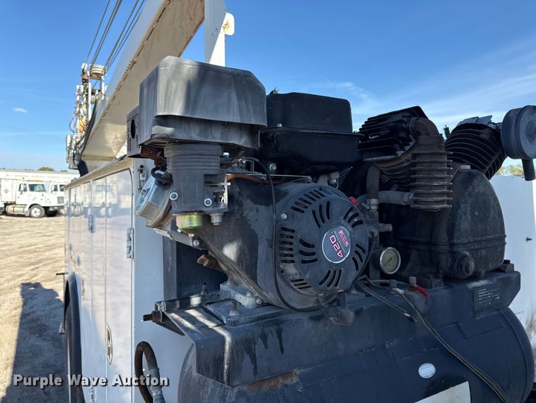 image for item DY8376 1995 International 8100 utility / service truck