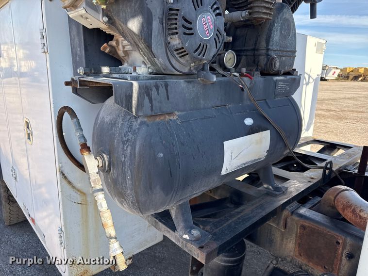 image for item DY8376 1995 International 8100 utility / service truck