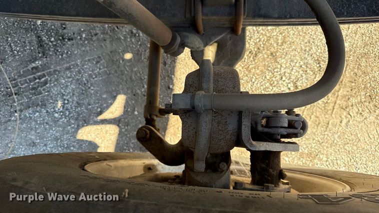 image for item DY8376 1995 International 8100 utility / service truck