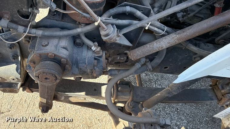 image for item DY8376 1995 International 8100 utility / service truck