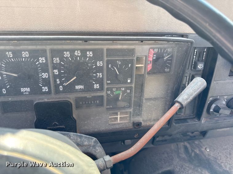 image for item DY8376 1995 International 8100 utility / service truck