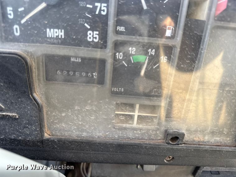 image for item DY8376 1995 International 8100 utility / service truck