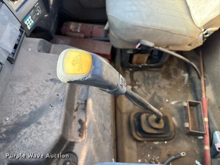 image for item DY8376 1995 International 8100 utility / service truck