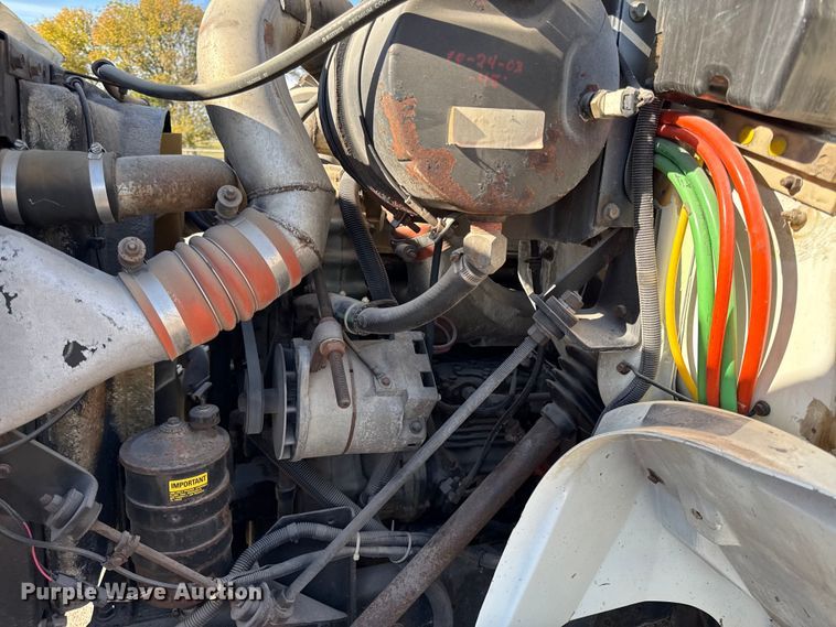 image for item DY8376 1995 International 8100 utility / service truck