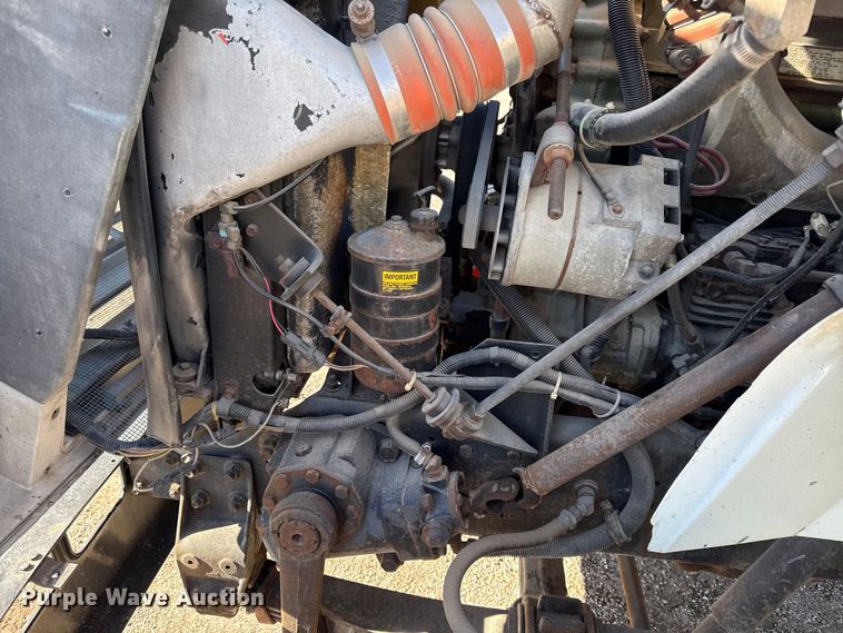 image for item DY8376 1995 International 8100 utility / service truck