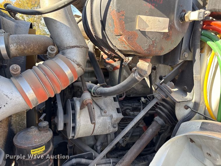 image for item DY8376 1995 International 8100 utility / service truck