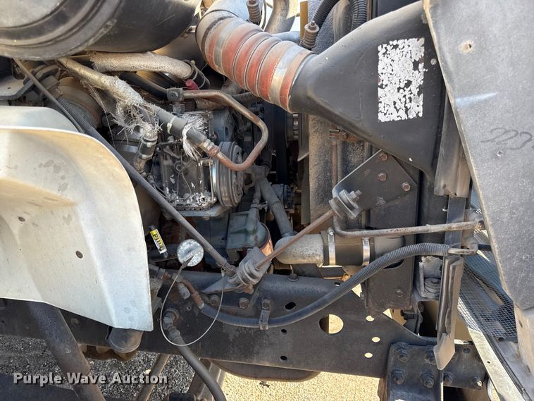 image for item DY8376 1995 International 8100 utility / service truck