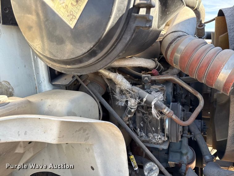 image for item DY8376 1995 International 8100 utility / service truck