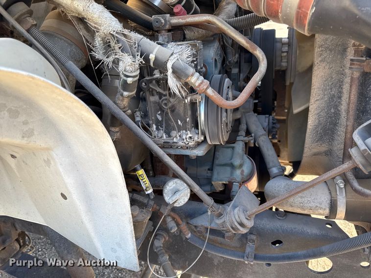 image for item DY8376 1995 International 8100 utility / service truck