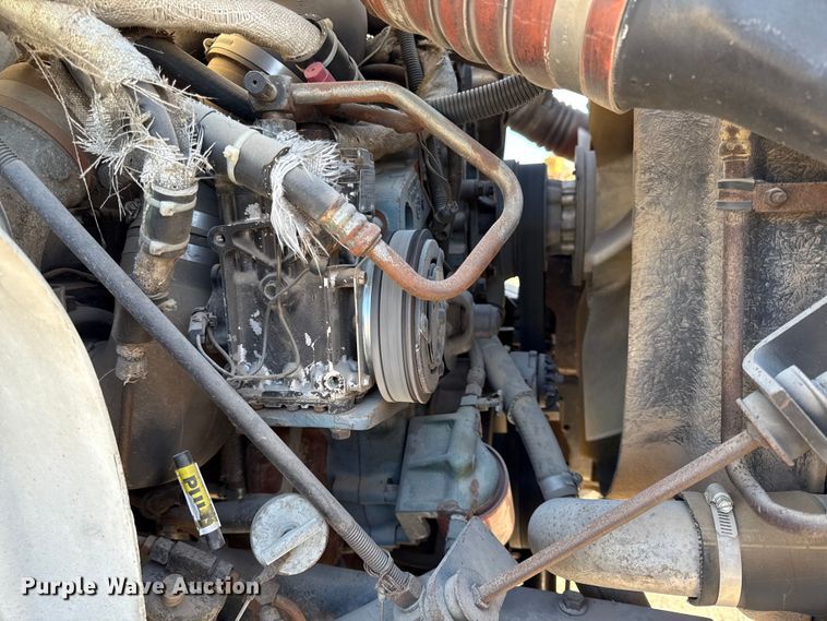 image for item DY8376 1995 International 8100 utility / service truck