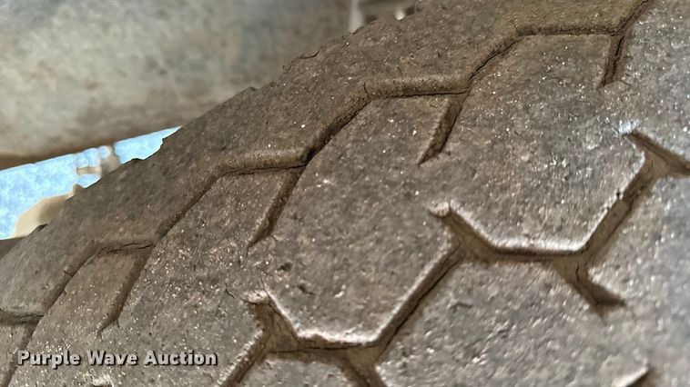 image for item DY8376 1995 International 8100 utility / service truck