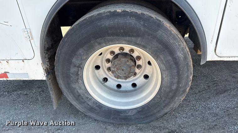 image for item DY8376 1995 International 8100 utility / service truck