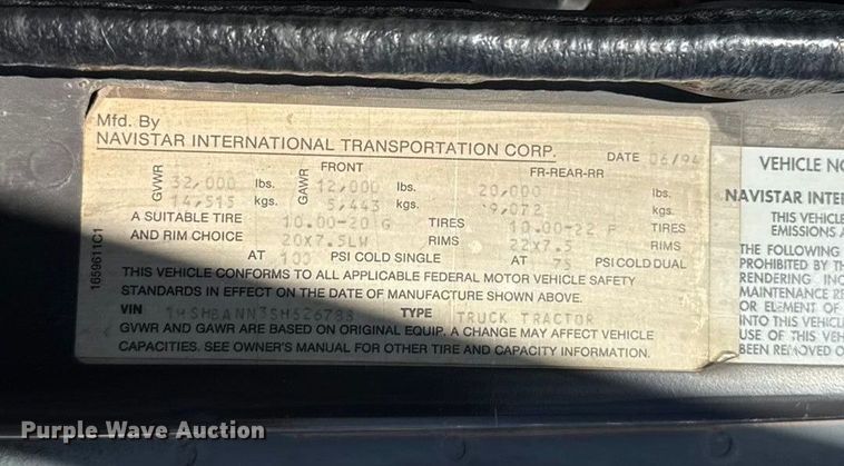 image for item DY8376 1995 International 8100 utility / service truck