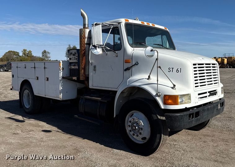 image for item DY8377 1995 International 8100 utility / service truck
