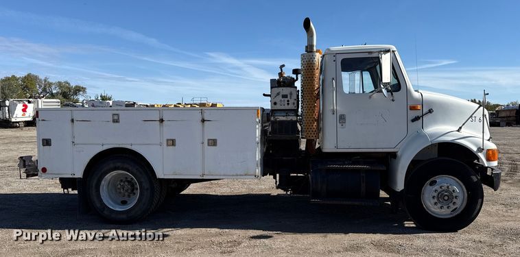 image for item DY8377 1995 International 8100 utility / service truck