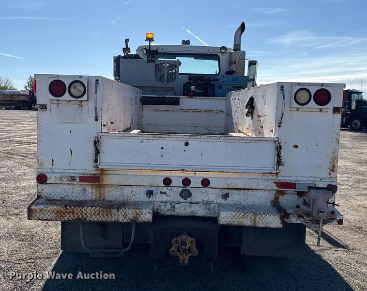 image for item DY8377 1995 International 8100 utility / service truck