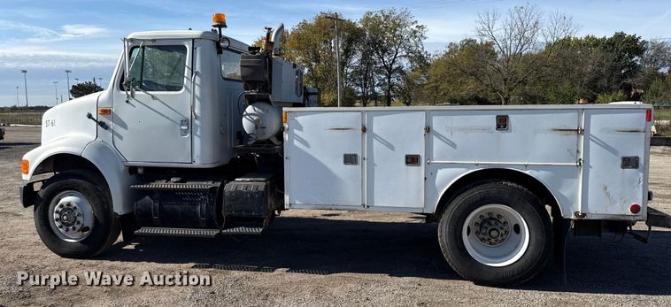 image for item DY8377 1995 International 8100 utility / service truck
