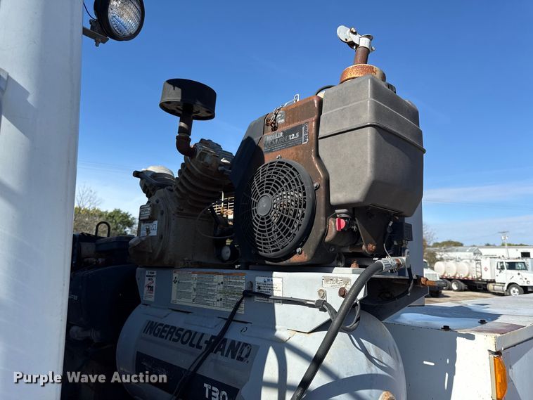 image for item DY8377 1995 International 8100 utility / service truck