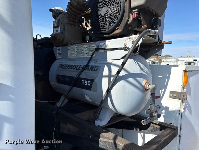 image for item DY8377 1995 International 8100 utility / service truck