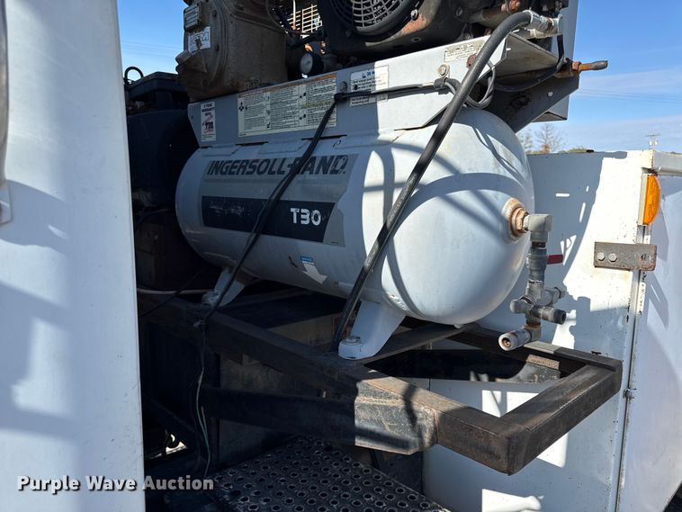 image for item DY8377 1995 International 8100 utility / service truck