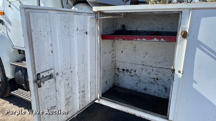 image for item DY8377 1995 International 8100 utility / service truck