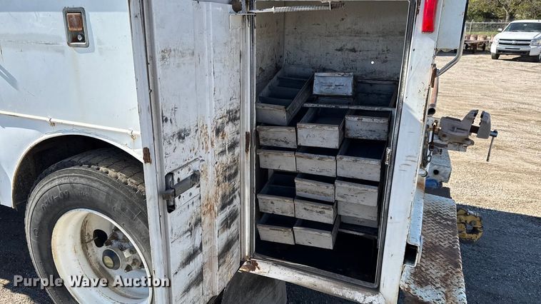 image for item DY8377 1995 International 8100 utility / service truck