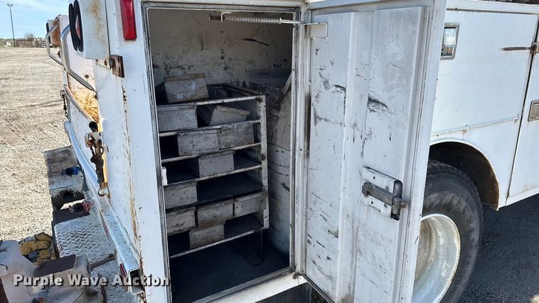 image for item DY8377 1995 International 8100 utility / service truck