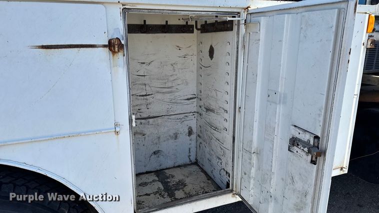 image for item DY8377 1995 International 8100 utility / service truck