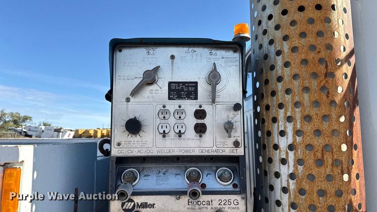 image for item DY8377 1995 International 8100 utility / service truck