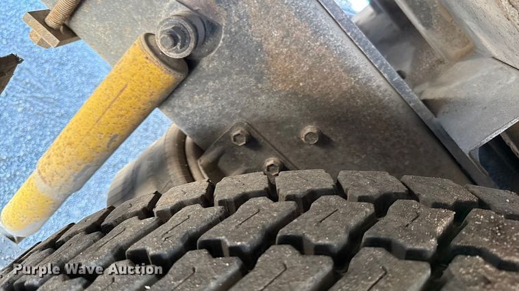 image for item DY8377 1995 International 8100 utility / service truck