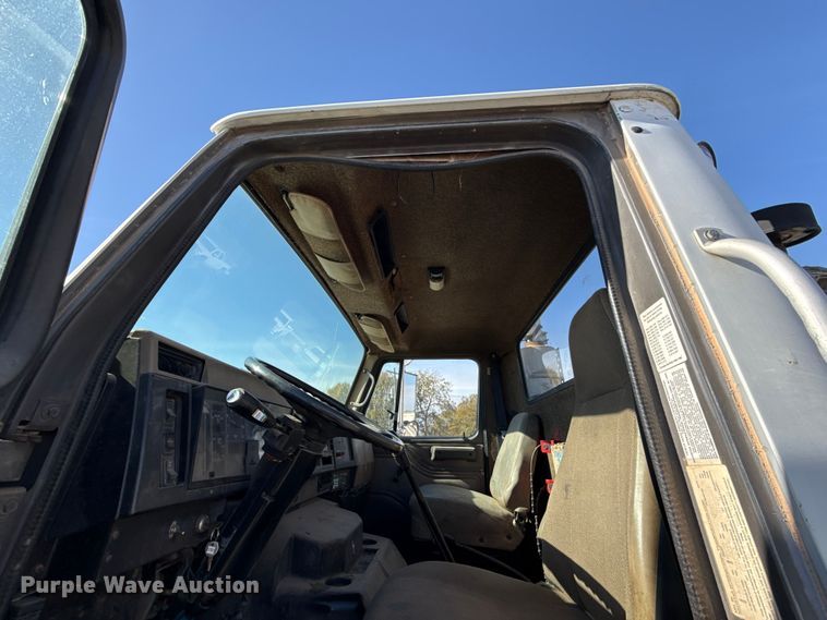 image for item DY8377 1995 International 8100 utility / service truck