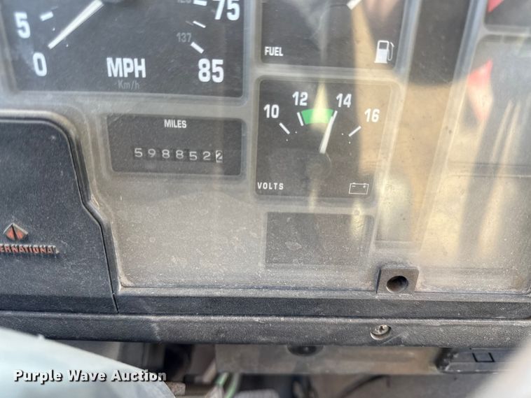 image for item DY8377 1995 International 8100 utility / service truck