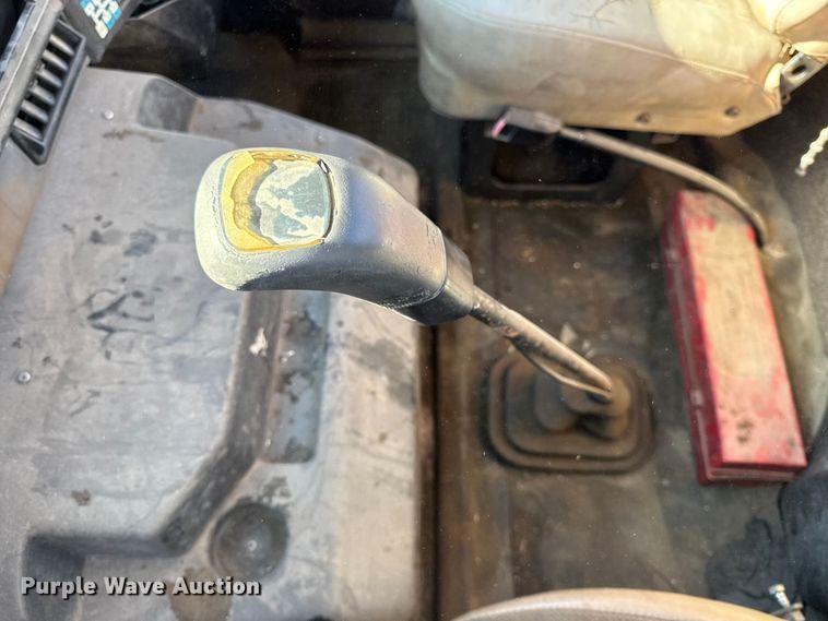 image for item DY8377 1995 International 8100 utility / service truck