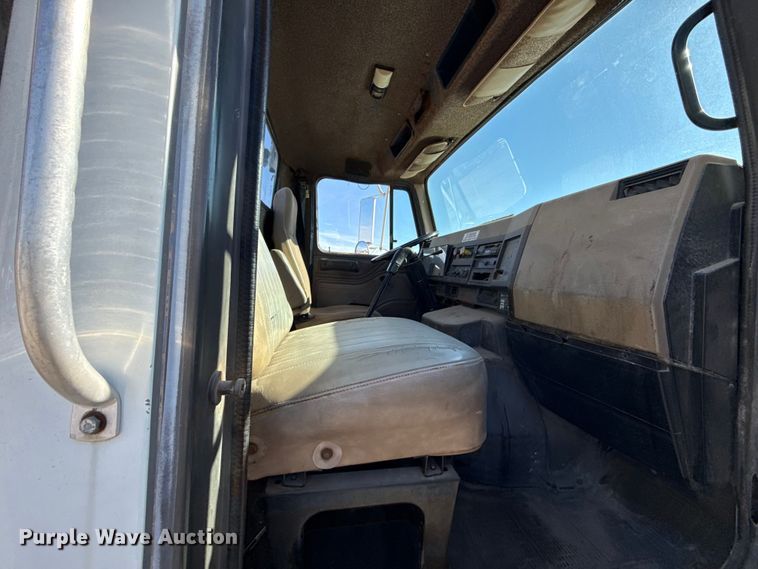 image for item DY8377 1995 International 8100 utility / service truck