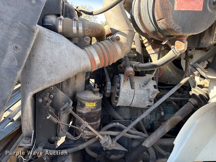 image for item DY8377 1995 International 8100 utility / service truck