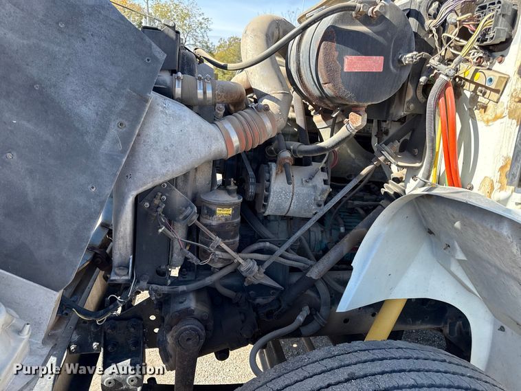 image for item DY8377 1995 International 8100 utility / service truck