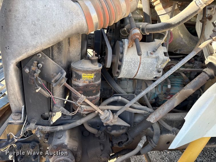 image for item DY8377 1995 International 8100 utility / service truck